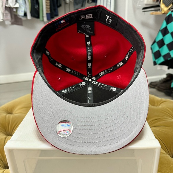 New Era Fitted Yankee Hat - Picture 3 of 5